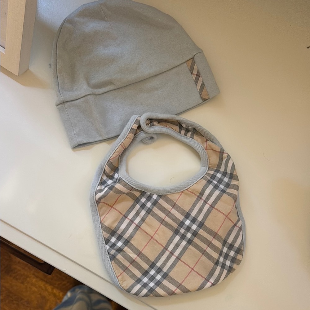 Burberry Kids Hat and Bib Set - Gray and Beige